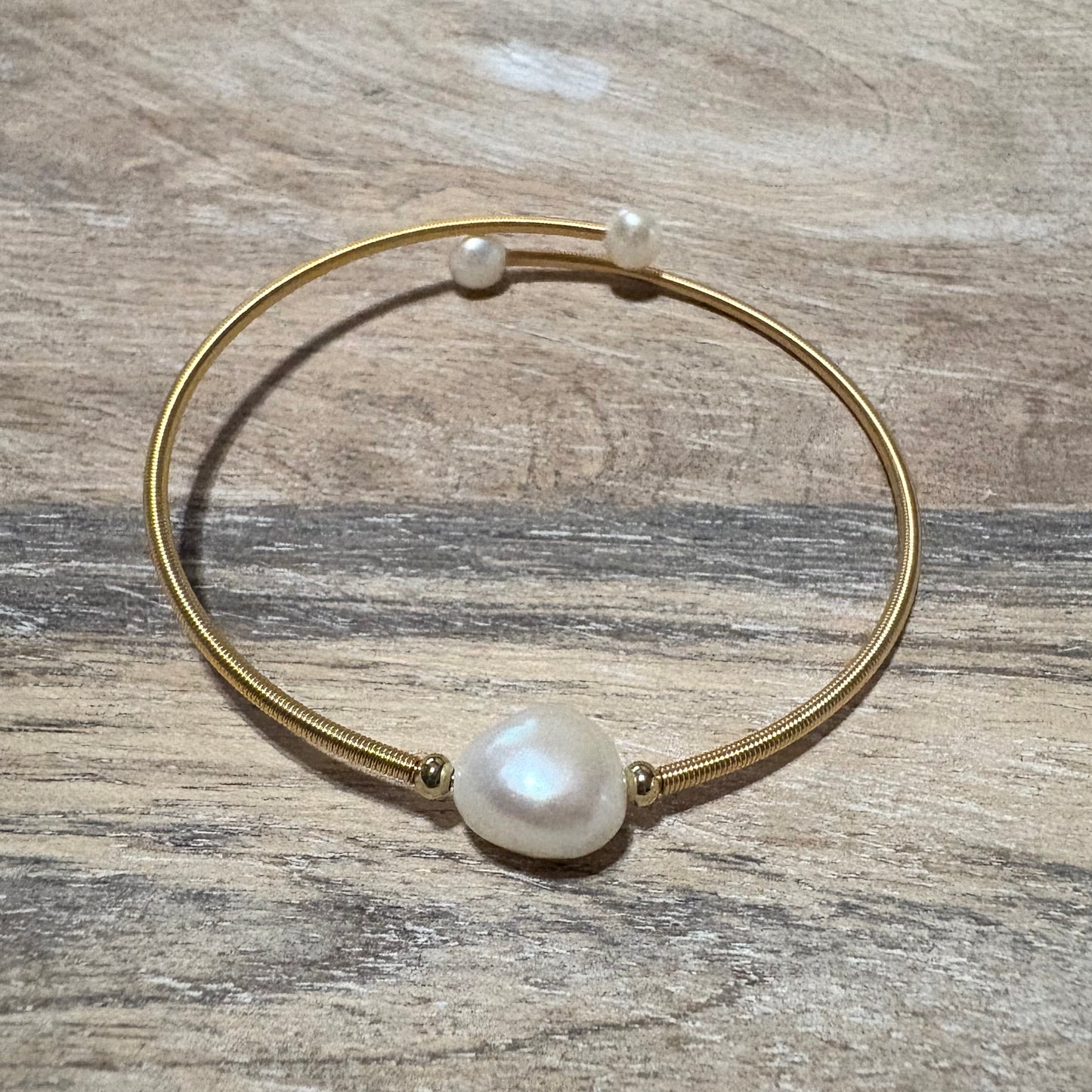 White Pearl Gold Bracelet